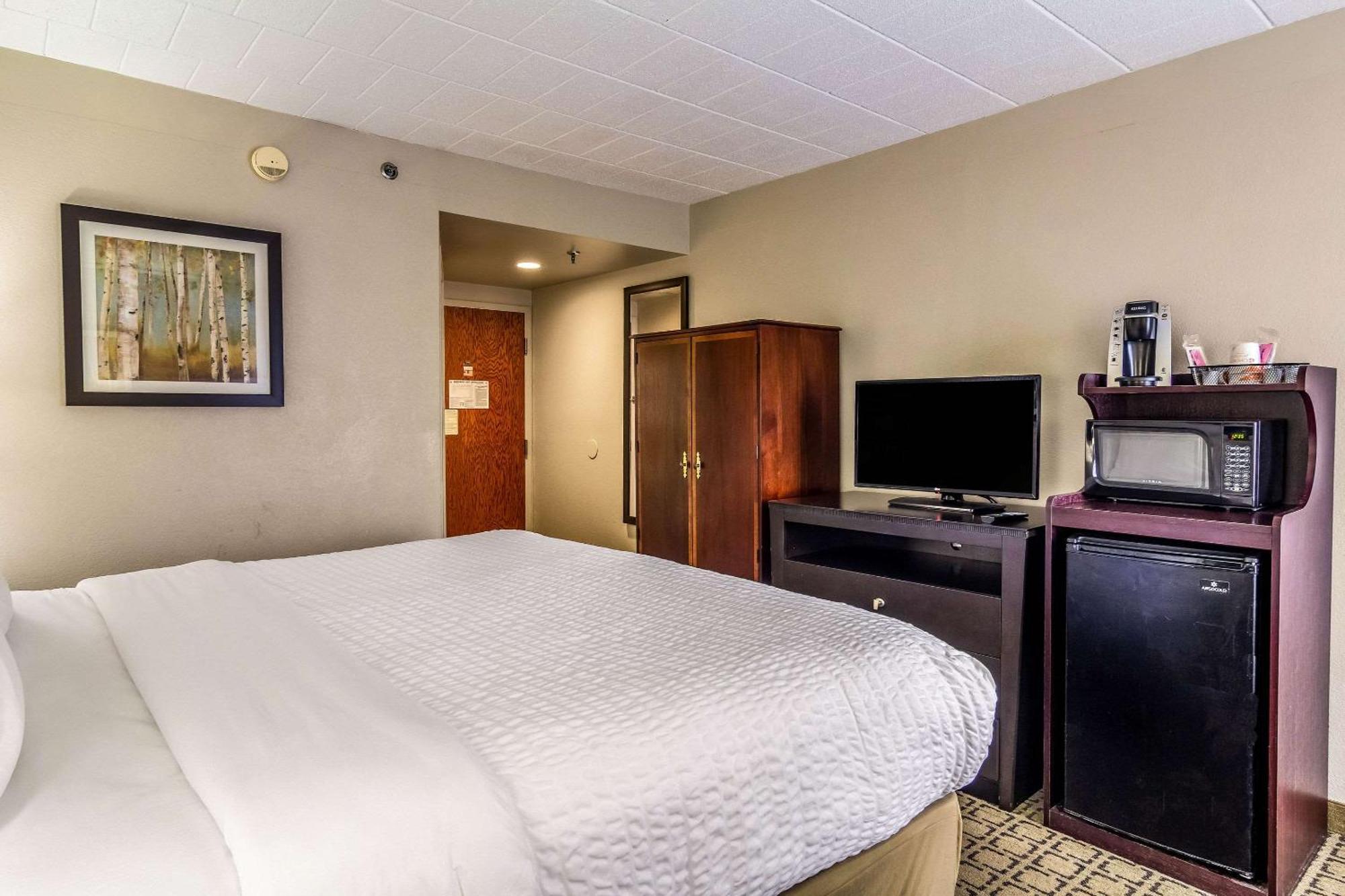Clarion Inn Cranberry Township Exterior foto