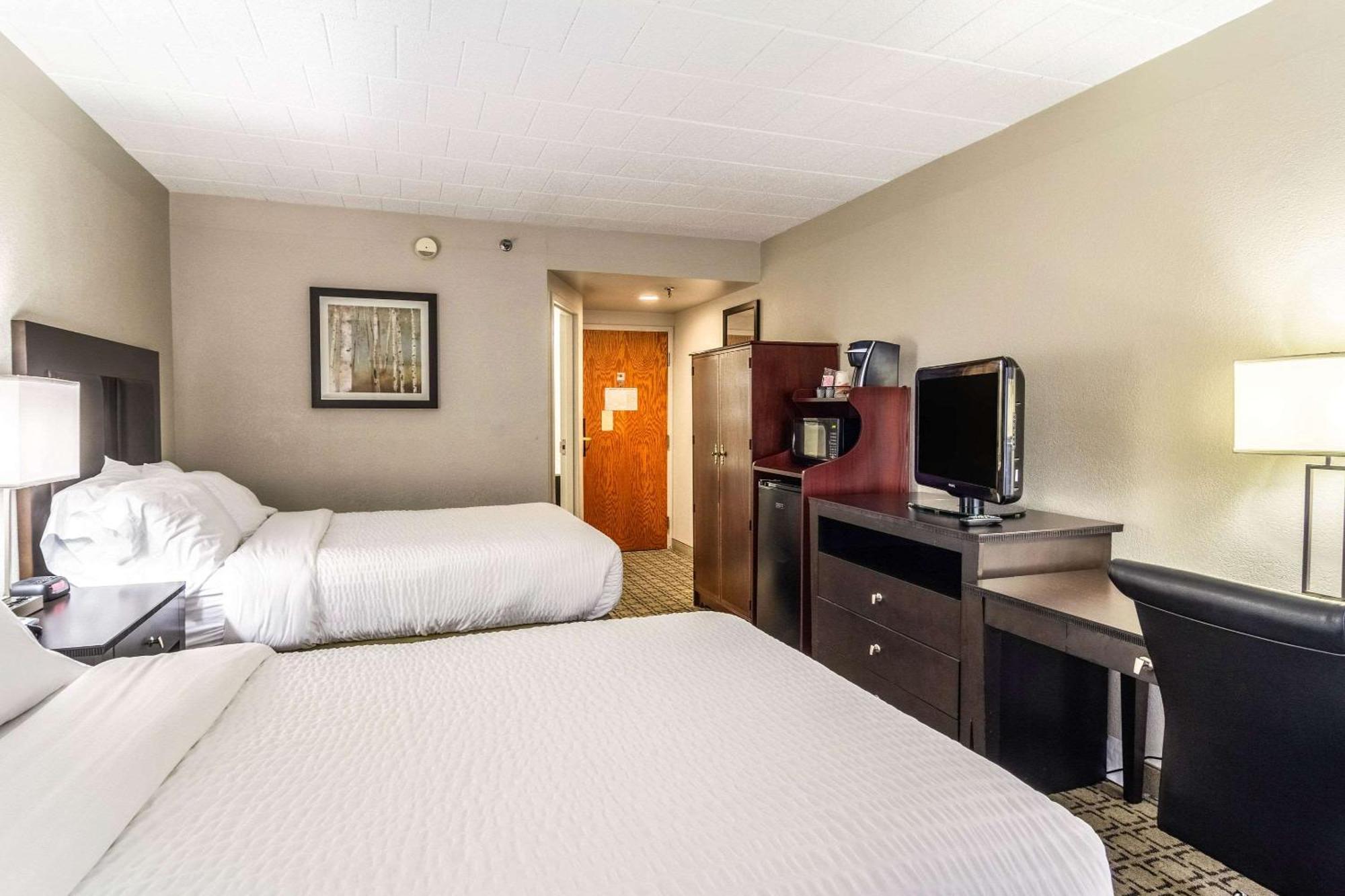 Clarion Inn Cranberry Township Exterior foto